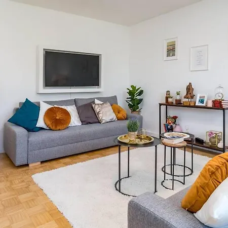 Apartament 1og Mitte Wunderschone 68m² Grosse 2-zimmer Nahe Salzburg *